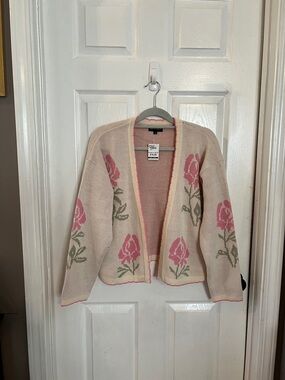 Vintage-Inspired Cream Floral Cardigan with Pink Rose Detail